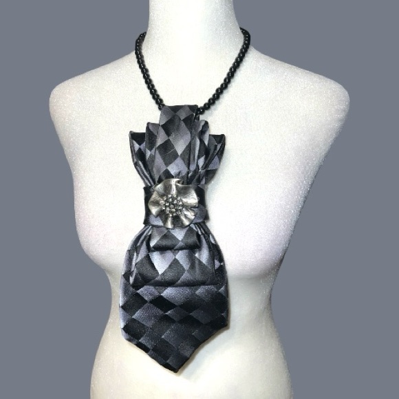 Elegant Black And Silver Necktie Necklace 30$